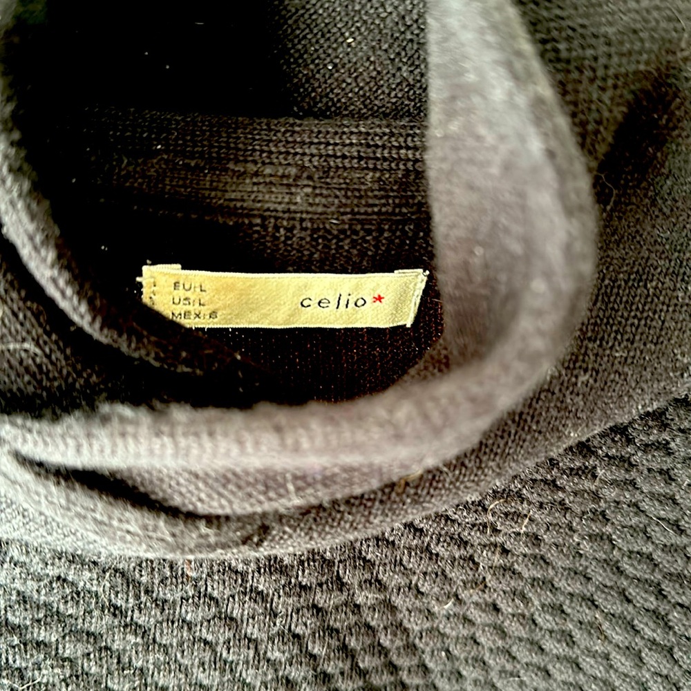 Celio L fits like a medium muscle